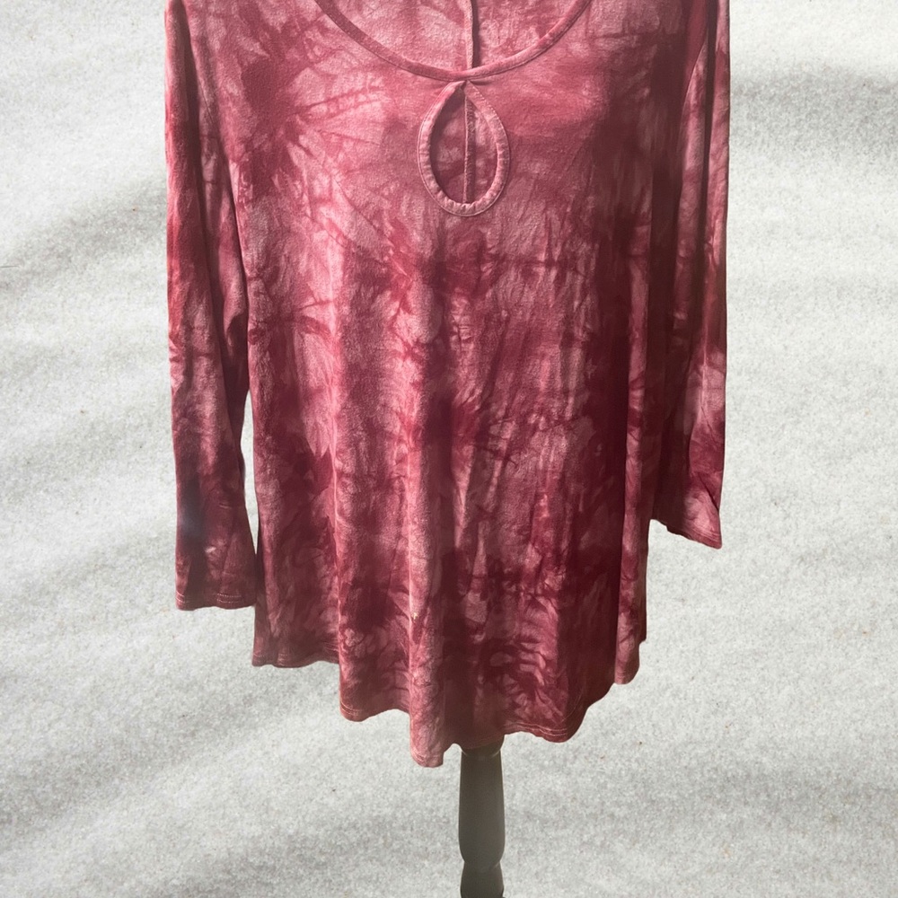 Women's Tie-Dye Long Sleeve Top with keyhole design 🌹